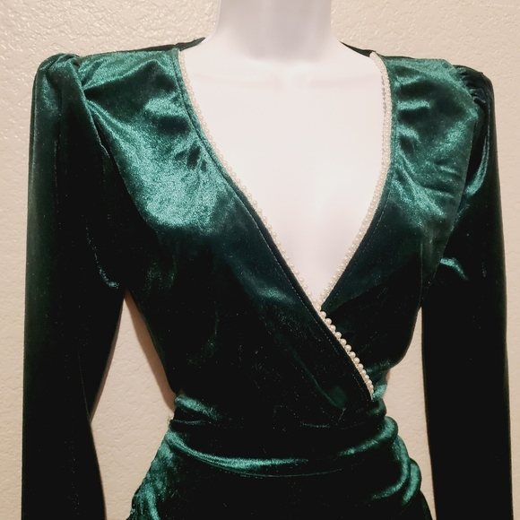 💚5/$25 CHICME Emerald  Green Velvet Draped Bodycon Dress Pearl Neckline Medium - Picture 2 of 7
